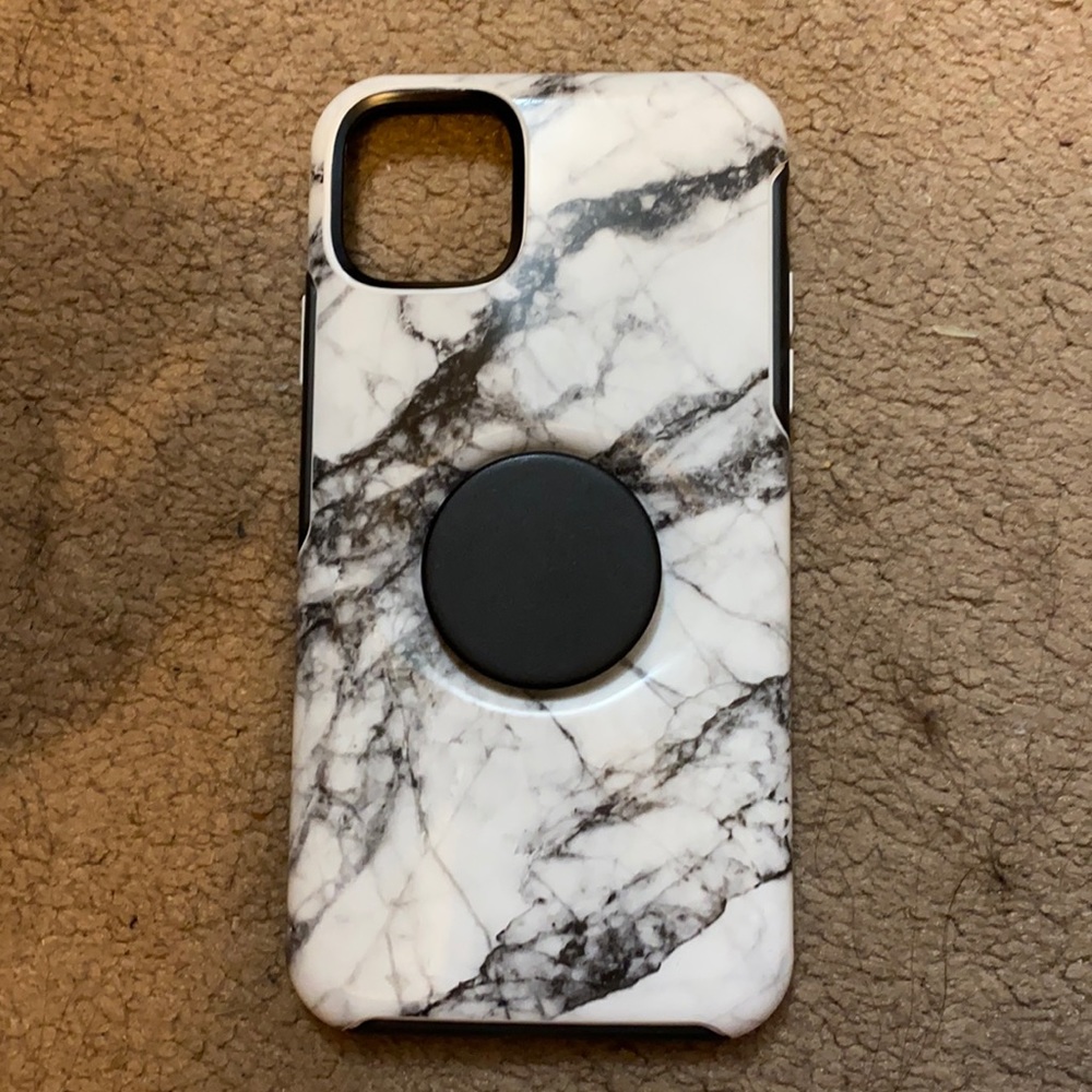 iPhone 11 Pro Max pop socket otterbox